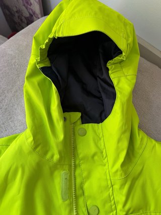 Chaqueta DC verde y negra