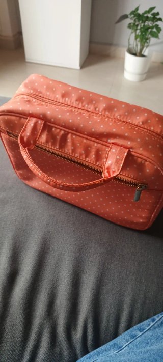 Neceser de viaje naranja lunares
