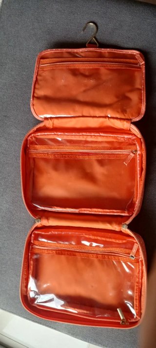 Neceser de viaje naranja lunares
