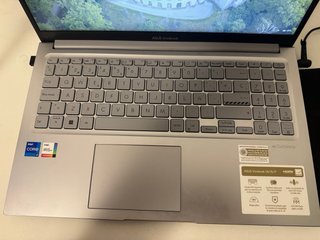 Portátil ASUS Vivobook Plata Casi Nuevo