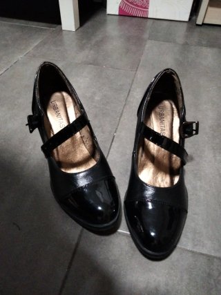 Zapatos tacón Urbanitas Talla 35 Negros