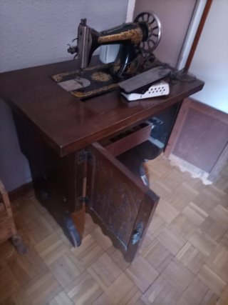 Máquina de coser Singer antigua