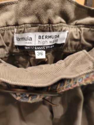 Pantalón corto militar con cinturón