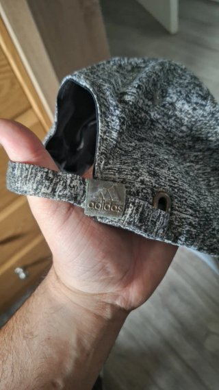 Gorra Adidas Gris y Blanca - Como nueva