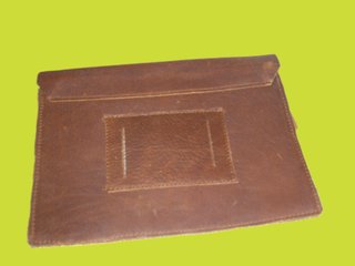 Cartera de mano o cinturón de cuero