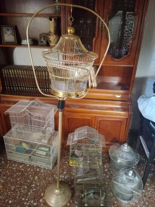 Jaulas para pájaros de aluminio y hierro
