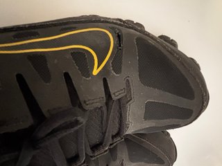 Zapatillas Nike Negras y Doradas muelles Talla 41