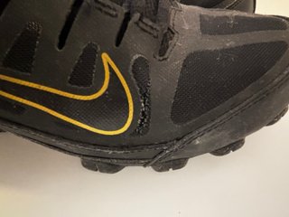 Zapatillas Nike Negras y Doradas muelles Talla 41
