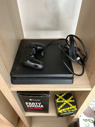 Consola Sony PS4 Negra + Mando