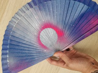 Abanico pintado a mano para festivales