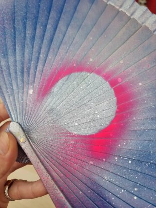 Abanico pintado a mano para festivales