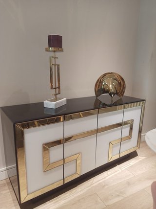 Aparador Diseño Luxury Negro y Dorado
