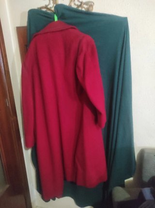 Abrigo de lana rojo con cinturón