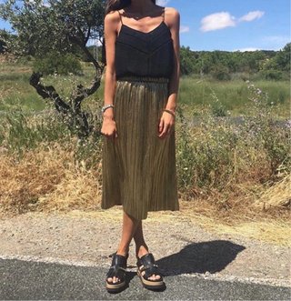 Falda dorada Zara plisada