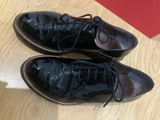 Zapatos charol Wonders