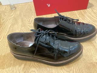 Zapatos charol Wonders