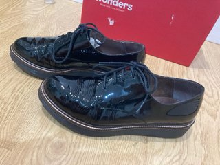 Zapatos charol Wonders