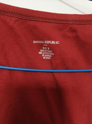 Camiseta sin mangas color burdeos