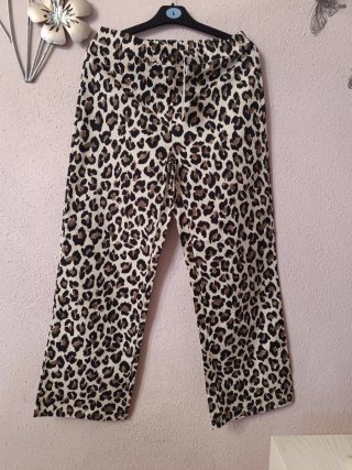 Pantalón estampado leopardo