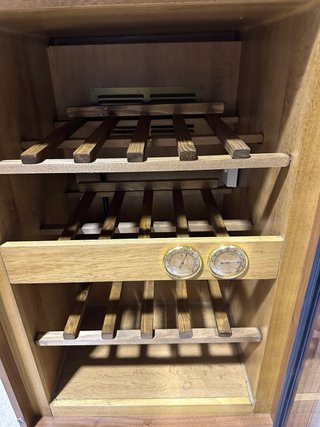 Nevera de vinos de madera ALMAR. Gran capacidad.