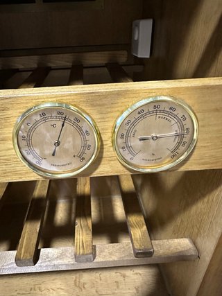 Nevera de vinos de madera ALMAR. Gran capacidad.