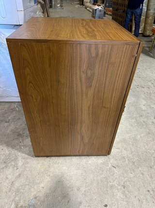 Nevera de vinos de madera ALMAR. Gran capacidad.
