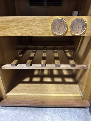 Nevera de vinos de madera ALMAR. Gran capacidad.