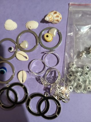 Kit DIY Bisutería: Aros, Conchas y Abalorios