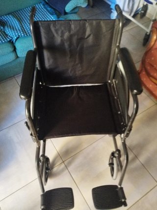Silla de ruedas marca forte de ruedas grandes