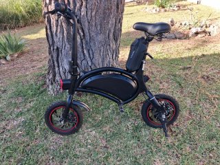 Bicicleta eléctrica con bateria auxiliar