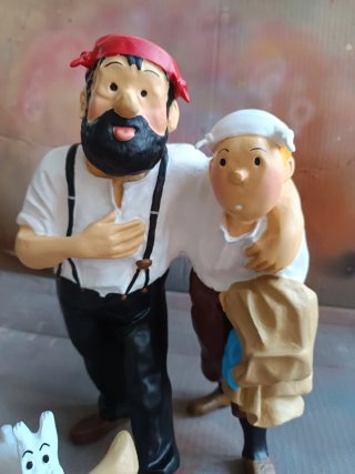 Figuras Tintín, Haddock y Milú en el desierto 30cm