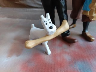Figuras Tintín, Haddock y Milú en el desierto 30cm