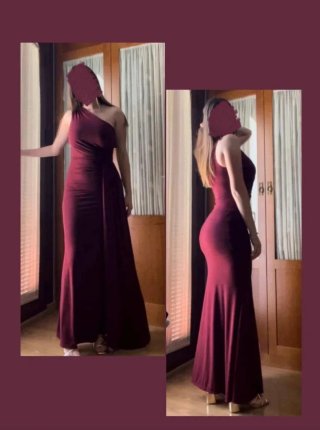 Vestido de fiesta burdeos.