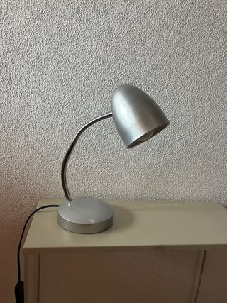 Lámpara de escritorio plateada