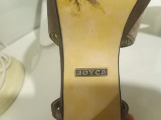 Sandalias de fiesta doradas y marrones