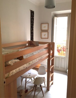 Cama alta madera con espacio juego