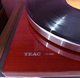 Tocadiscos Teac TN-300.