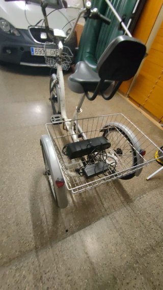 Triciclo Eléctrico Monty Blanco