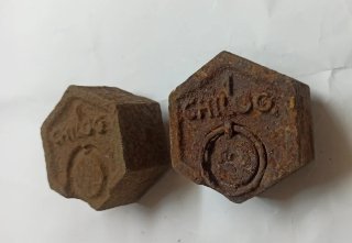2 Antichi Pesi Esagonali in Ghisa