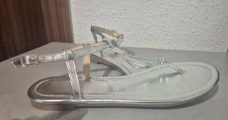 Sandalias planas plateadas