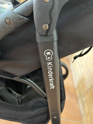 Carrito de bebé negro