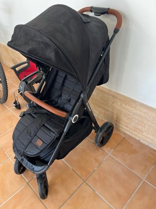 Carrito de bebé negro