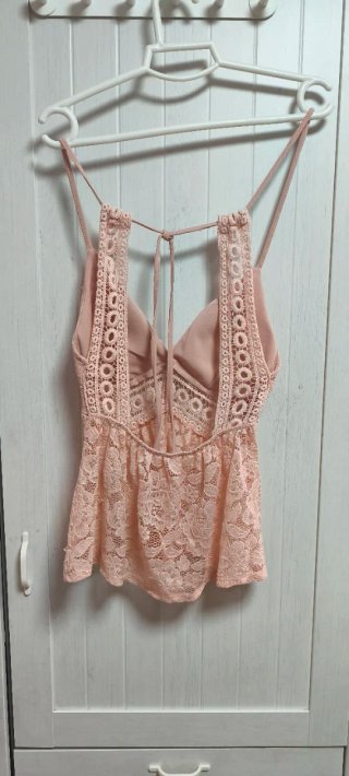 Peplum rosa encaje espalda descubierta