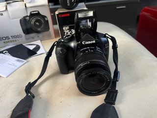 Canon EOS 1100D con objetivo EF-S 18-55mm