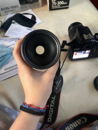 Canon EOS 1100D con objetivo EF-S 18-55mm