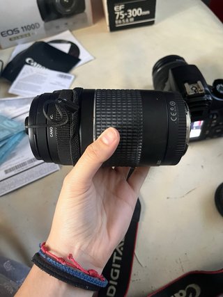 Canon EOS 1100D con objetivo EF-S 18-55mm