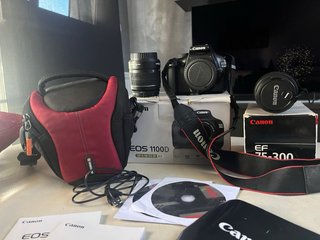 Canon EOS 1100D con objetivo EF-S 18-55mm