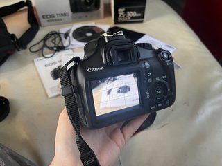 Canon EOS 1100D con objetivo EF-S 18-55mm