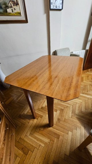 Mesa de comedor extensible de madera