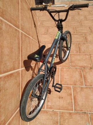 Bicicleta BMX bambino taglia 20